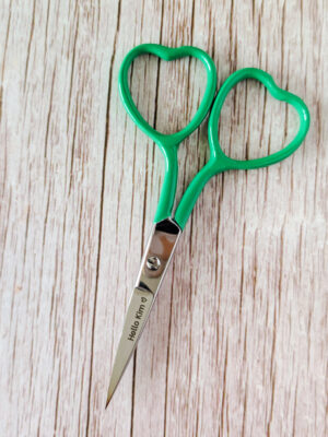 Ciseaux coeur vert Hello Kim