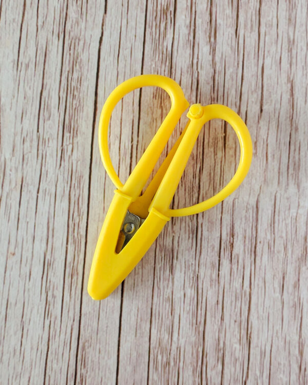 Ciseaux mini avec capuchon jaune