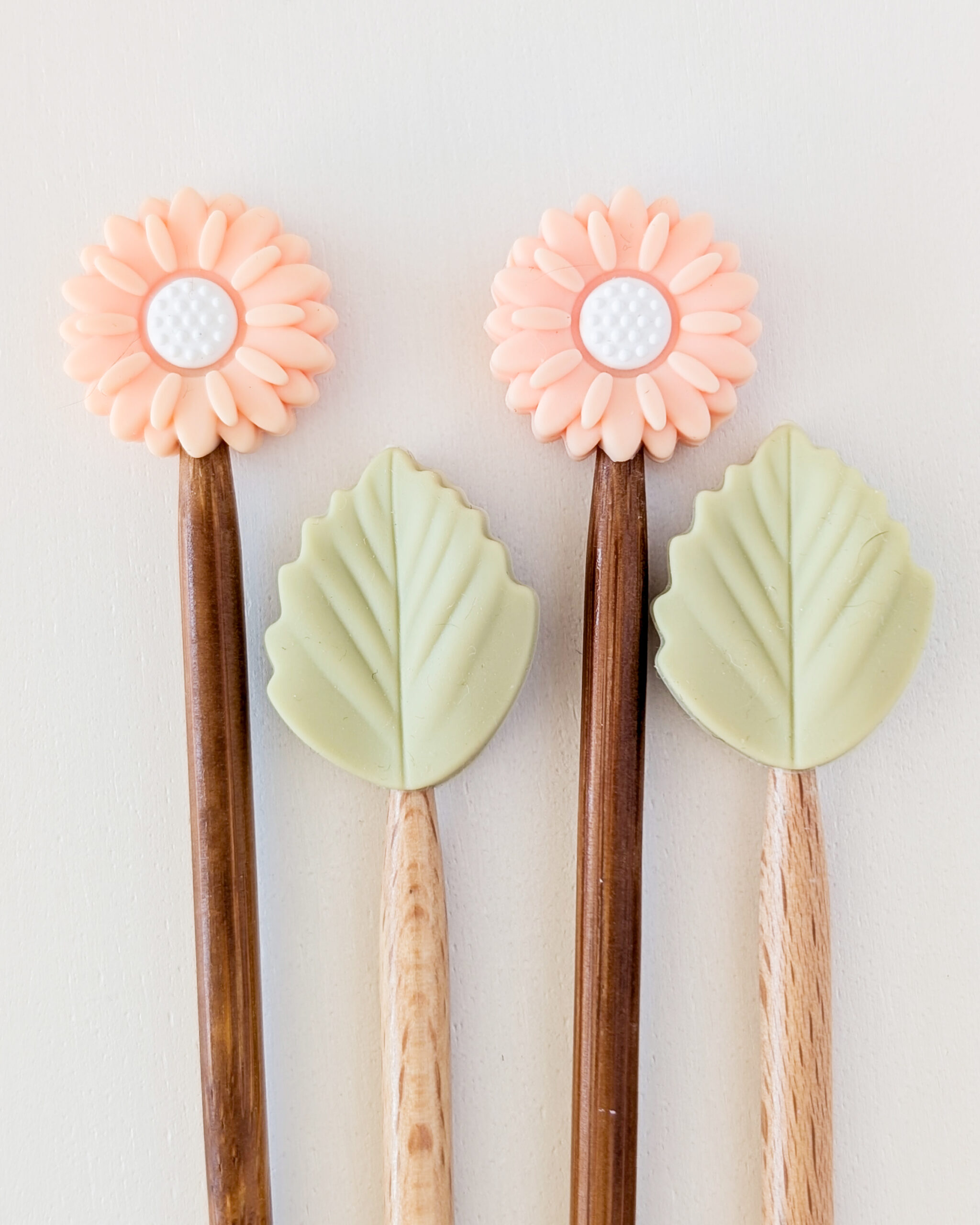 Protèges aiguilles en silicone, Lot Marguerites Pêche & feuilles