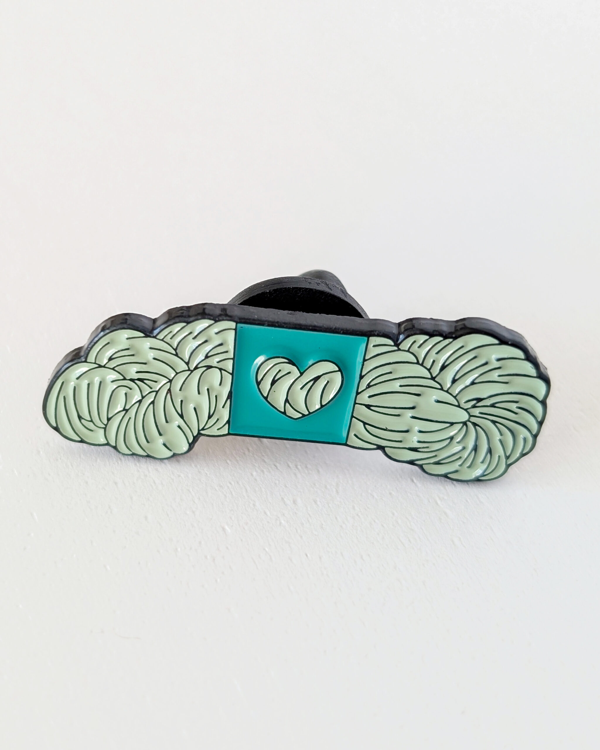 Pin's écheveau de laine