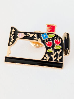 Pin's Machine à coudre noire vintage